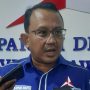 Ketua DPD Partai Demokrat Jawa Barat Anton Sukartono Suratto ketika memberikan tanggapan kepada media di Kantor Skretariat DPD Demokrat.