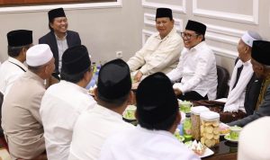 Ketua umum Partai Gerindra Prabowo Subianto bersama Ketua Umum Partai Kebangkitan Bangsa (PKB) Cak Imin bertemu di Magelang, Jawa Tengah.