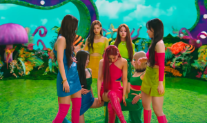 Lagu Dice - NMIXX (Sumber gambar: YouTube JYP Entertainment)