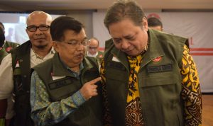 Menko Perekonomian Airlangga Hartarto bersama Mantan wakil Presiden Jusuf Kalla bertemu dalam acara silahturahmi Jenggala Center