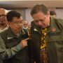 Menko Perekonomian Airlangga Hartarto bersama Mantan wakil Presiden Jusuf Kalla bertemu dalam acara silahturahmi Jenggala Center