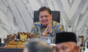 Menko Perekonomian Airlangga Hartarto ketika memberikan paparannya dihadapan seluruh kepala daerah