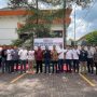 PT Pos Indonesia melakukan penanaman pohon di lingkungan kampus Universitas Logistik dan Bisnis Internasional (ULBI).