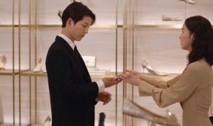 Benarkah? Song Joong Ki Jadi Penjaga Sepatu Di Drama Ini
