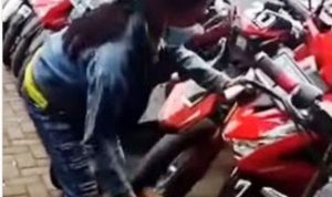 Ibu Merusak Motor Sendiri