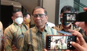 Tak Ambil Pusing, Mahfud MD Tanggapi Santai Data Pribadi Disebar Bjorka