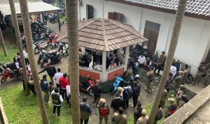 Gaji Tak Jelas, TKK Bandung Barat Gelar Aksi di Gedung DPRD Gaji Tak Jelas, TKK Bandung Barat Gelar Aksi di Gedung DPRD