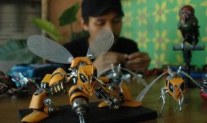 Terinspirasi Film Transformers, Pemuda Bogor Ciptakan Miniatur Robot dari Limbah