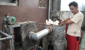 Warga Cibinong Buat Mesin Simulator Pembakar Sampah Plastik, Pemerintah Harus Dukung