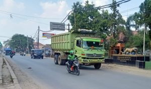 Warga Parung Panjang Geram Truk Tambang Masih Sembarangan Melintas Warga Parung Panjang Geram Truk Tambang Masih Sembarangan Melintas