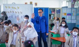 Pastikan PTM 100 Persen Aman, Bima Arya Tinjau KBM Sekolah
