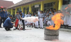 Edukasi Siswa Damkar Kabupaten Bogor Gelar Simulasi Penanganan Kebakaran