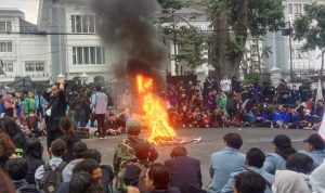 Kembali Gelar Aksi, Mahasiswa Minta Dewan Ambil Sikap yang Sama