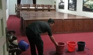 Viral di Medsos, Gedung Merdeka dalam Kondisi yang Mengkhawatirkan