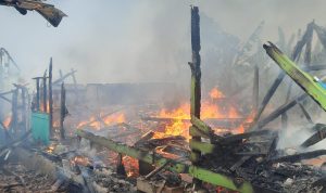 Kebakaran Hebat Melahap Empat Rumah di Cikalongwetan Bandung Barat