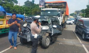 Kecelakaan Lalu Lintas, Truk Libas Tiga Kendaraan hingga Rangsek