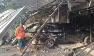 Kecelakaan Truk Tanki Minyak Sawit Hantam Rumah, 1 Orang Meninggal Dunia