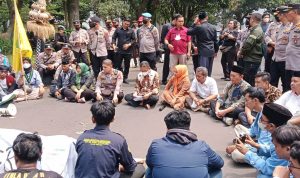Mahasiswa di Purwakarta Desak Pemerintah Bongkar Mafia Migas