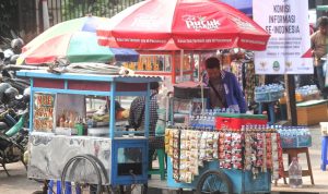 Sering Bikin Macet, Pedagang di Pasar Tumpah Masih Sulit Ditertibkan Sering Bikin Macet, Pedagang di Pasar Tumpah Masih Sulit Ditertibkan