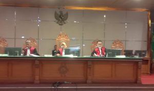 Majelis Hakim Vonis Ade Yasin 4 Tahun Penjara Majelis Hakim Vonis Ade Yasin 4 Tahun Penjara