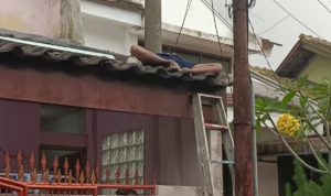 Pria di Bogor Ditemukan Tewas di Atas Genteng