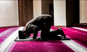 Tata Cara Shalat Tahajud Lengkap dengan Niat, Bacaan dan Doanya Ilustrasi tata cara shalat tahajud mulai dari Niat, bacaan hingga doanya.