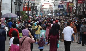 27 Wilayah di Jabar PPKM Level 1, Ketua Satgas Covid 19 Percepat Vaksinasi Ilustrasi mobilitas masyarakat yang masih tinggi sehingga penyebaran virus Covid-19 masih terjadi. Sehingga 27 Wilayah di Jabar masuk PPKM level 1. (Foto: Sandi Nugraha)