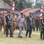 Sekertaris Daerah Kabupaten Bogor Burhanudin bersama Danrem 061/Suryakencana Brigjen TNI Rudy Saladin saat meninjau pembangunan Jalan Kampung Panunggangan, Desa Banyuasih. kecamatan Cigudeg, Kabupaten Bogor. Foto : Sandika Fadilah/JabarEkspres.com