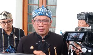Gubenur Jabar, Ridwan Kamil saat memberikan pernyataan terkait pemindahan ibukota Jabar, Sabtu (15/10). Foto. Sandi Nugraha