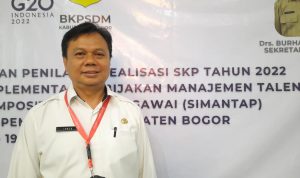 Kepala BKPSDM Kabupaten Bogor Irwan Purnawan saat menceritakan ada empat ASN yang terjerat kasus hukum.. Foto: Sandika Fadilah/JabarEkspres.com