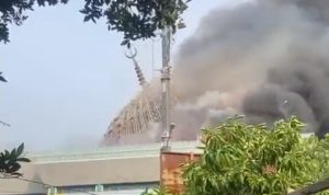 Tangkapan layar video detik-detik ambruknya kubah masjid Jakarta ISlamic Center.