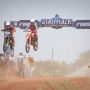 Crosser saat berpacu di Lintasan Motor Cross Stadion Pakansari, Kabupaten Bogor dalam ajang Grasstrack Piala Gubernur Jawa Barat 2022, Minggu (30/10). (Yudha Prananda / Jabar Ekspres)