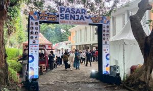 Launching Pas Jabar dan Pasar Senja, Pemprov Jabar Harap Bisa Tumbuhkan Industri Kreatif Kegiatan Pas Jabar dan Pasar Senja yang dilaksanakan di UPI, Kota Bandung. Selasa (4/10). Foto. Sandi Nugraha.