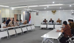 PLT Bupati Bogor Iwan Setiawan saat audiensi dengan Kepala Perencanaan UNICEF Indonesia Silas Rapold di Gedung Sekertaris Daerah, Cibinong, Kabupaten Bogor. Foto : Sandika Fadilah/ Jabarekspres.com