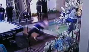 Baru-baru ini beredar video pendak yang meperlihatkan Rizky Billar  tengah marah kemudian melempar bola billiar yang ditujukan kepada Lesti