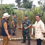 Di sela-sela kesibukannya, ternyata berhasil mengembangkan tanaman sayur-sayuran di lahan tidur milik Kompi Kaveleri (KIKAV) dan Pussenkav.