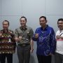 KOMPAK: Rektor Unjani, Profesor Hikmahanto Juwana foto bersama dalam acara FGD Unjani bertajuk Diskursus Kedaulatan: Indonesia sebagai Pemimpin Global yang Berdaulat – Studi Kasus Regulasi Tembakau di Indonesia.