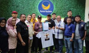 JALIN KOLABORASI: Jajaran pengurus DPC Nasdem Bandung saat menerima kunjungan Relawan Jabar Manis (Jawa Barat Bersama Anies) di Sekretariat DPD Nasdem Kota Bandung, Jalan Karawitan, Rabu 12 Oktober 2022.