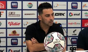 Miris! Pelatih Arema Beberkan Kondisi Ruang Ganti Pemain, Roca: Suporter Meninggal Dalam Pelukan Pemain