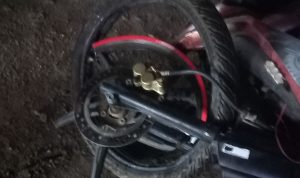 Penanganan Laka Lantas Polres Subang Dinilai Lamban Kendaraan motor pelaku penabrakan yang mengalami rusak pada bagian roda depan saat ini masih berada di Polres Subang