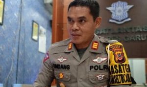 Polres Garut Tindak Pelanggar Lalin, Kemudian Diajak Ngopi Kepala Satuan Lalu Lintas Polres Garut AKP Undang Syarif Hidayat