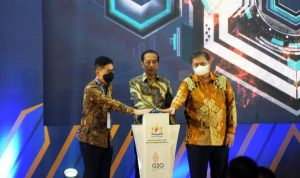 Menko Airlangga Hartarto mengatakan, Presiden Joko Widodo berkomitmen akan terus menanggulangi dengan menekan kemiskinan ekstrem