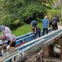 Pembangunan Jembatan di Desa Katumiri yang berasal dari dana penyaluran CSR oleh perusahaan di Kabupaten Bogor