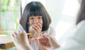 Maraknya kasus Gagal Ginjal Akut pada anak, kementerian Kesehatan meminta agar seluruh apotek menyetop penjualan obat cair atau sirup.