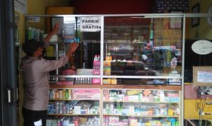 Larangan Apotek Jual Beberapa Produk Obat, Polresta Bandung Lakukan Pemantauan dan Pasang Stiker