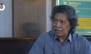 Polisi Gunakan Gas Air Mata, Cak Nun: Jangan Samakan Suporter Bola dengan Teroris