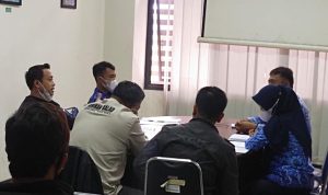Terus Produksi, Warga Geruduk DLH KBB Laporkan PT Alloy Indo Nusantara