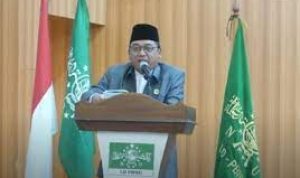 LD PBNU Rekomendasikan Larang Paham Wahabi di Indonesia FAHAM WAHABI: Ketua Komisi Rekomendasi Rakernas IX LD PBNU KH Ahmad Nurul Huda saat membacakan poin-poin rekomendasi di Asrama Haji Pondok Gede, Jakarta, pada Rabu (26/10/2022). (NU Online)