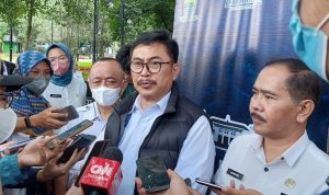 SMPN 16 Bandung Diduga Terlibat Politik Praktis? Ini Sanksi Disdik HARUS DISANKSI TEGAS: Kepala Dinas Pendidikan Kota Bandung, Hikmat Ginanjar saat memberikan penjelasan kepada awak media dan berjanji akan menindak tegas pihak SMPN 16 Bandung.