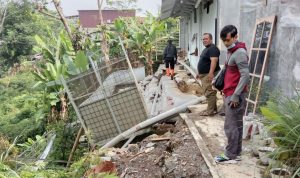 Pergerakan Tanah Mengancam 8 Rumah di Cililin Pergerakan Tanah Mengancam 8 Rumah di Cililin